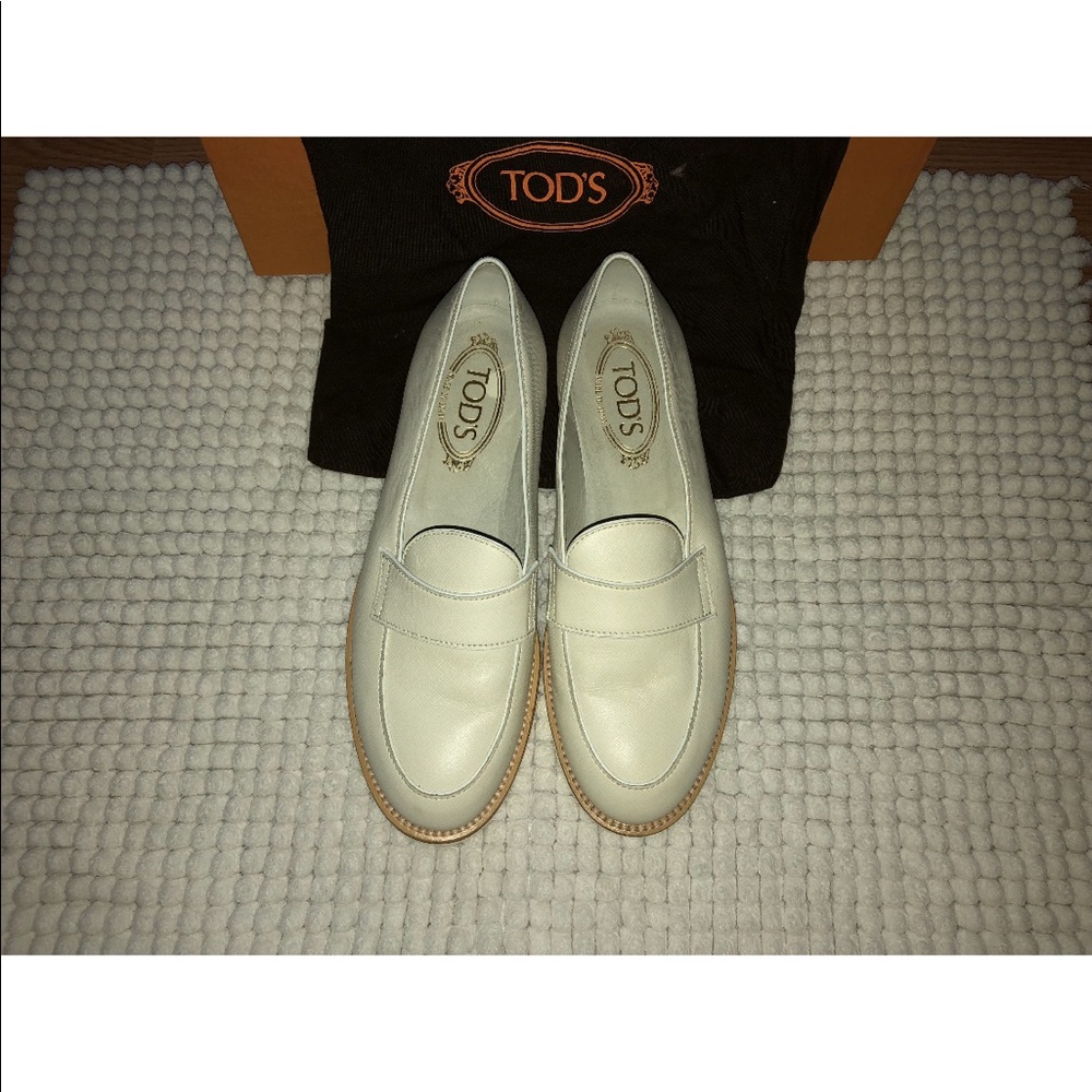 White Tod’s loafers (SOLD‼️)